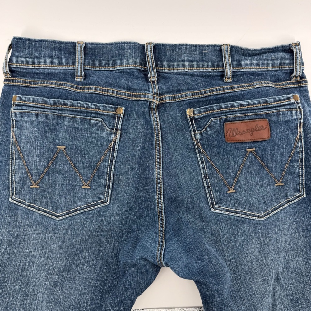 Wrangler Retro Slim Boot Men 36x30 Medium Wash Blue Jeans WLT77LY Stretch Denim